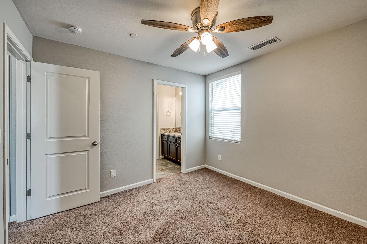 6037 E Brick Dr, Fresno, CA 93727