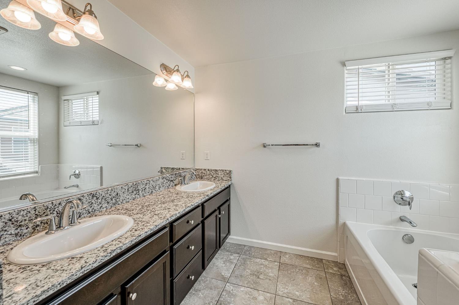 6037 E Brick Dr, Fresno, CA 93727