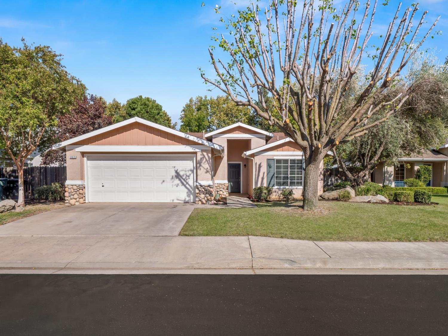 3515 Megan Ave, Clovis, CA 93611