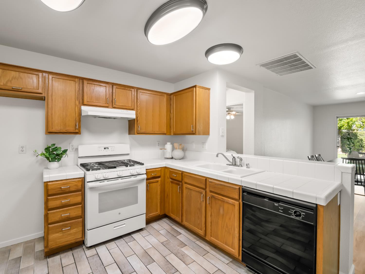 3515 Megan Ave, Clovis, CA 93611