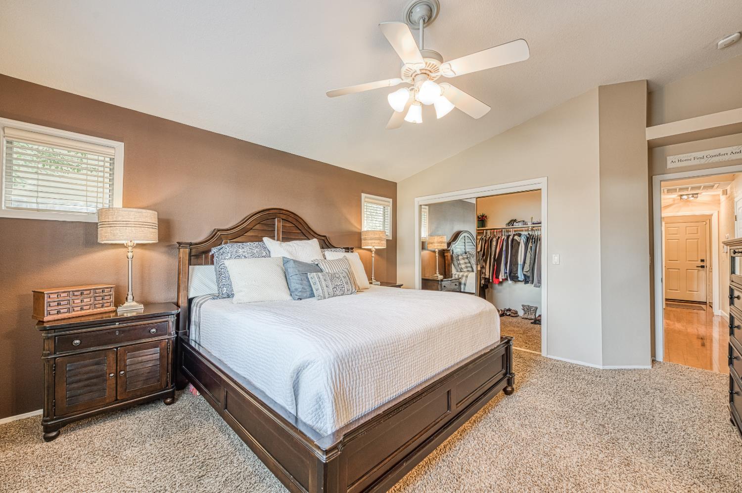 906 E Palm Dr, Hanford, CA 93230
