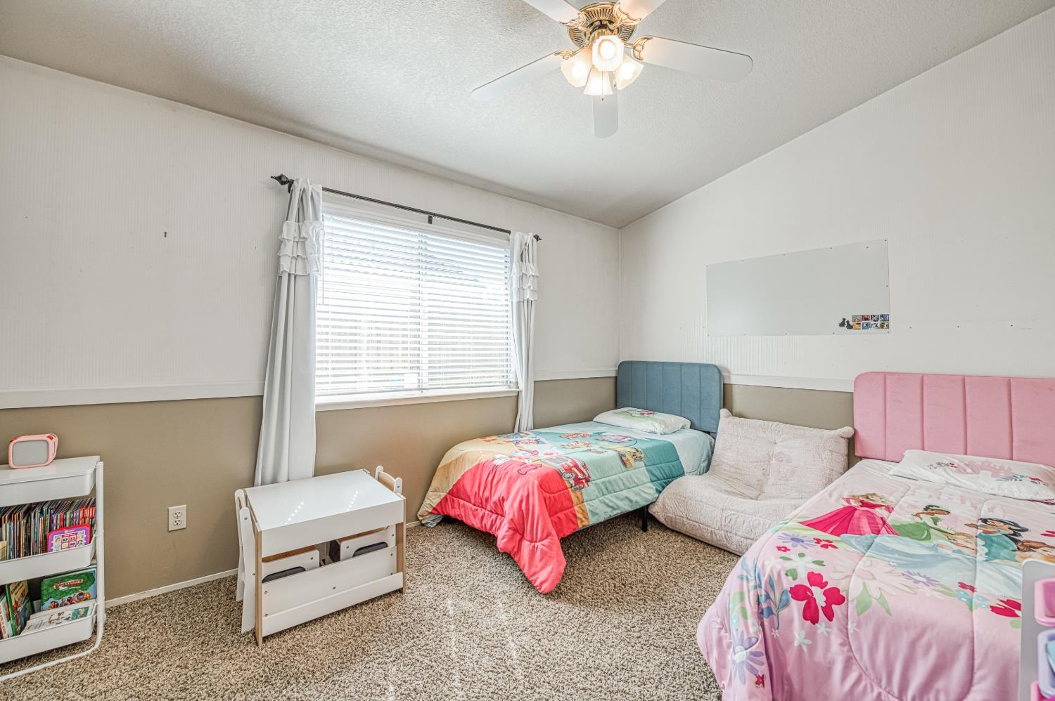906 E Palm Dr, Hanford, CA 93230