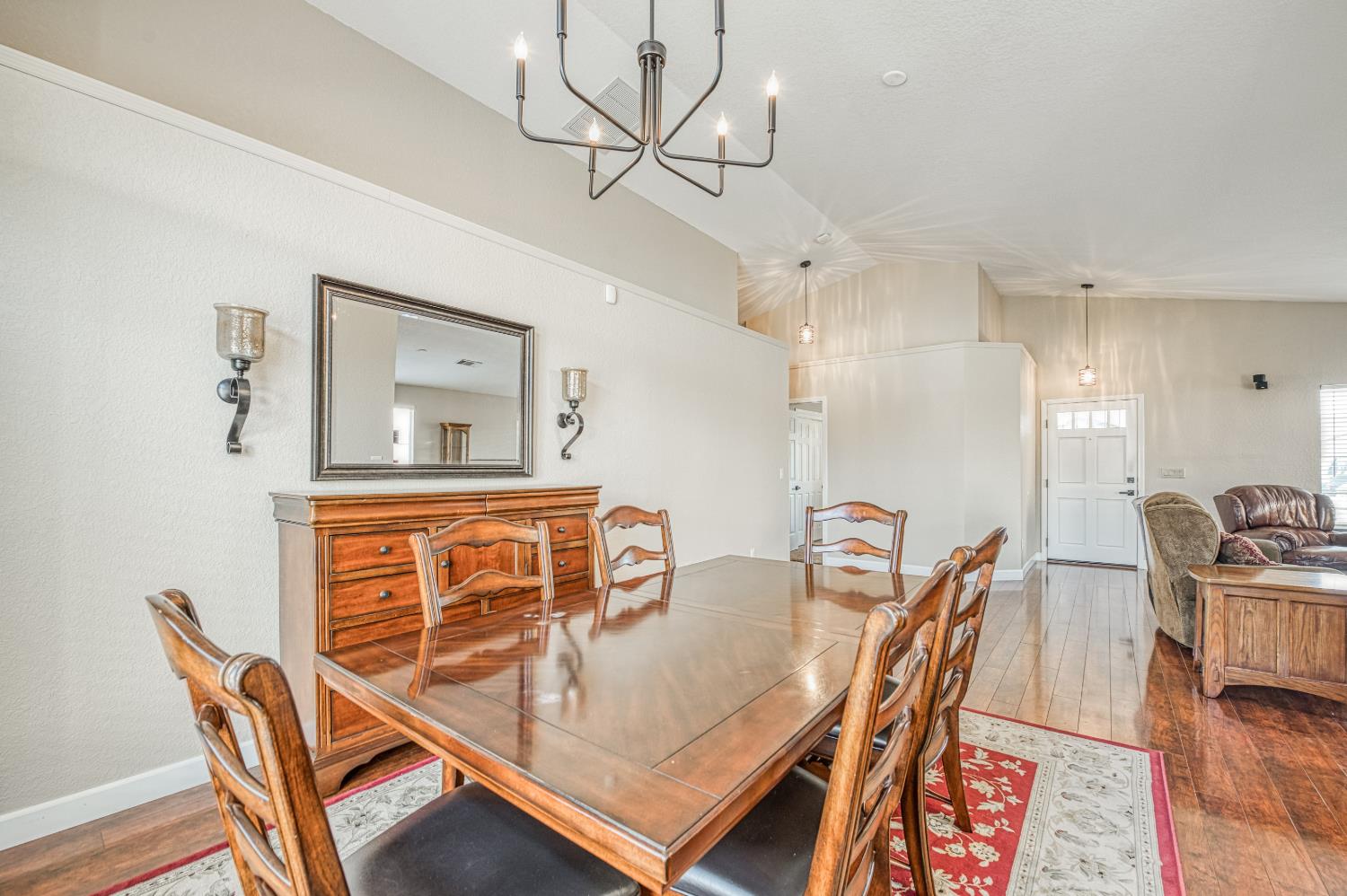 906 E Palm Dr, Hanford, CA 93230