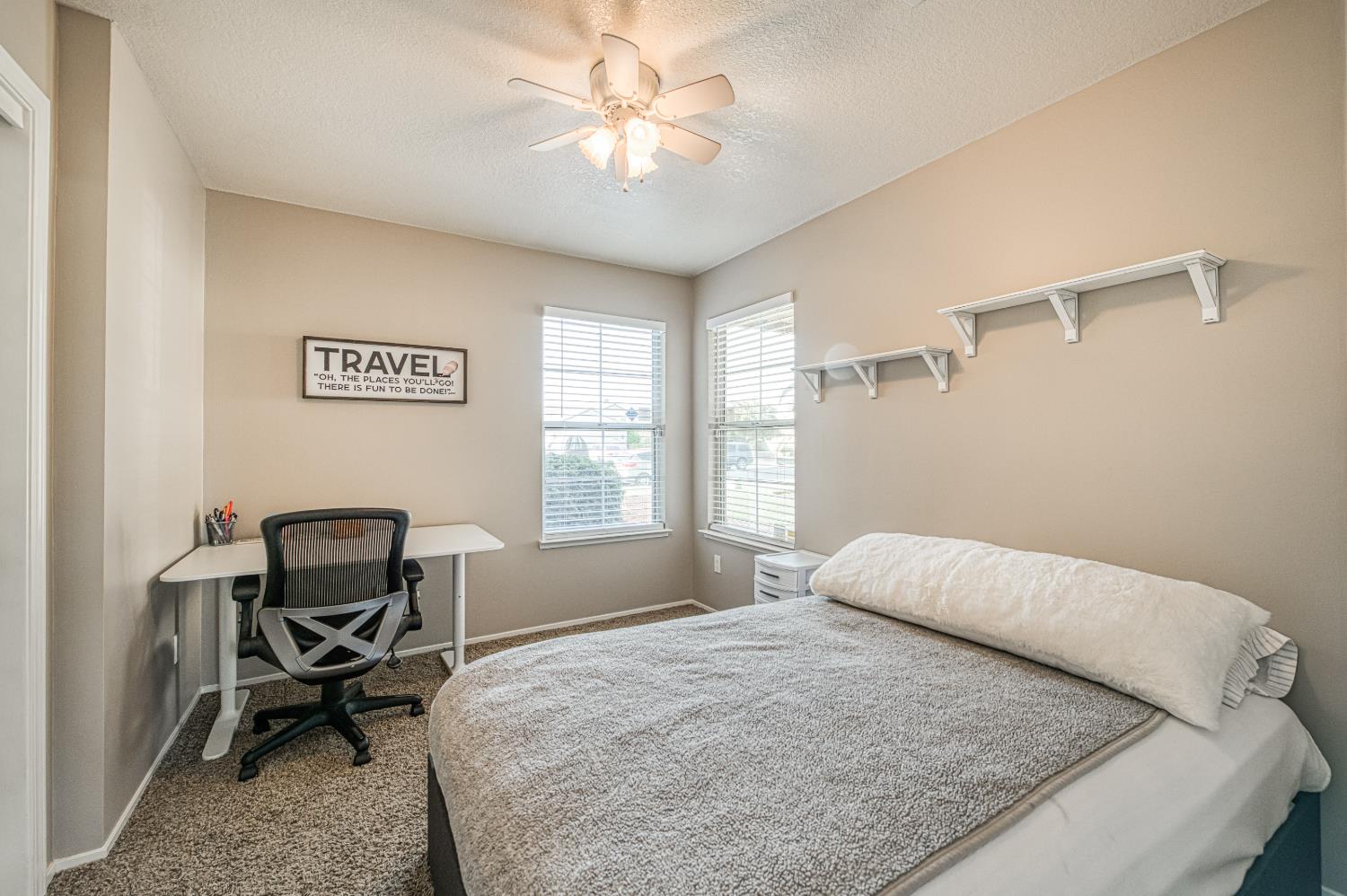 906 E Palm Dr, Hanford, CA 93230