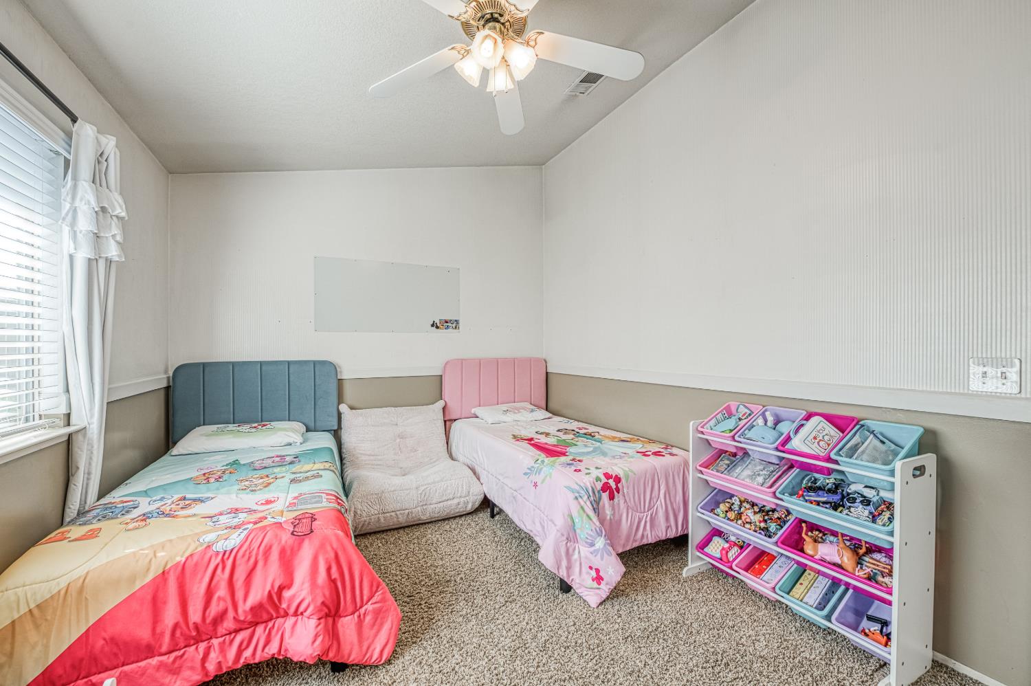 906 E Palm Dr, Hanford, CA 93230
