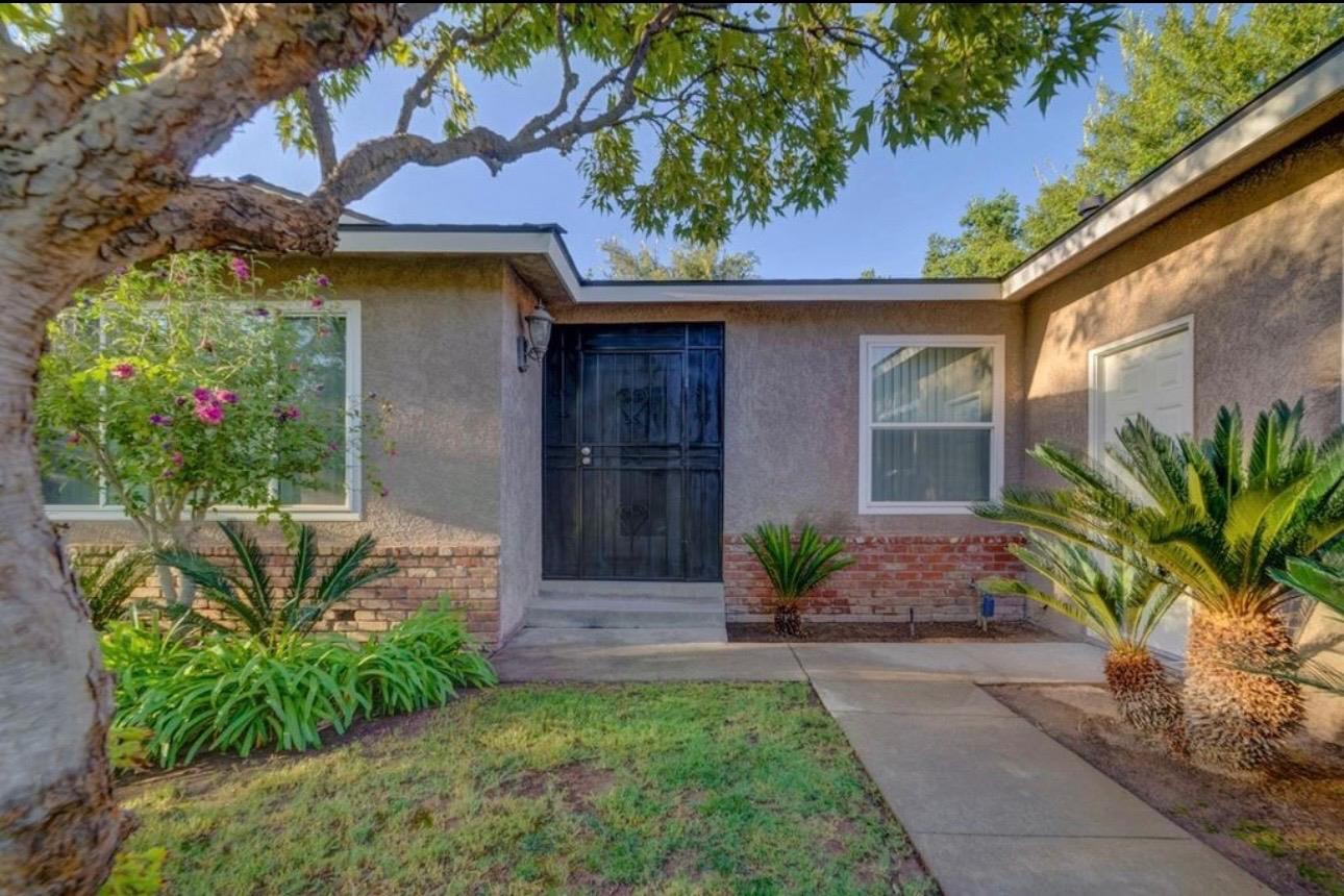 3394 W Dovewood Ln, Fresno, CA 93711