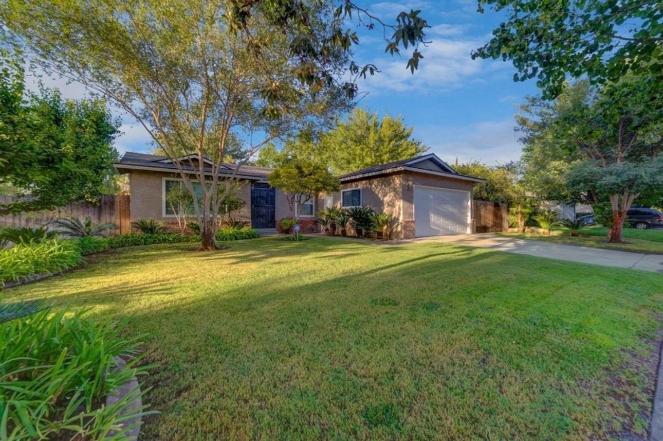 3394 W Dovewood Ln, Fresno, CA 93711