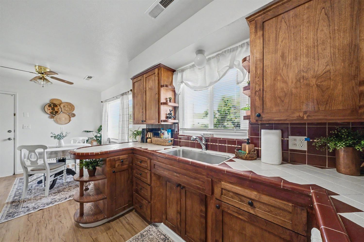 5760 E Siverly Ln, Fresno, CA 93727