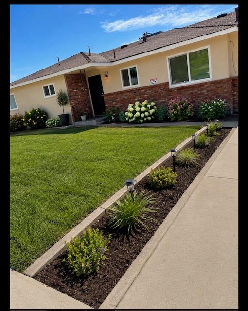5760 E Siverly Ln, Fresno, CA 93727