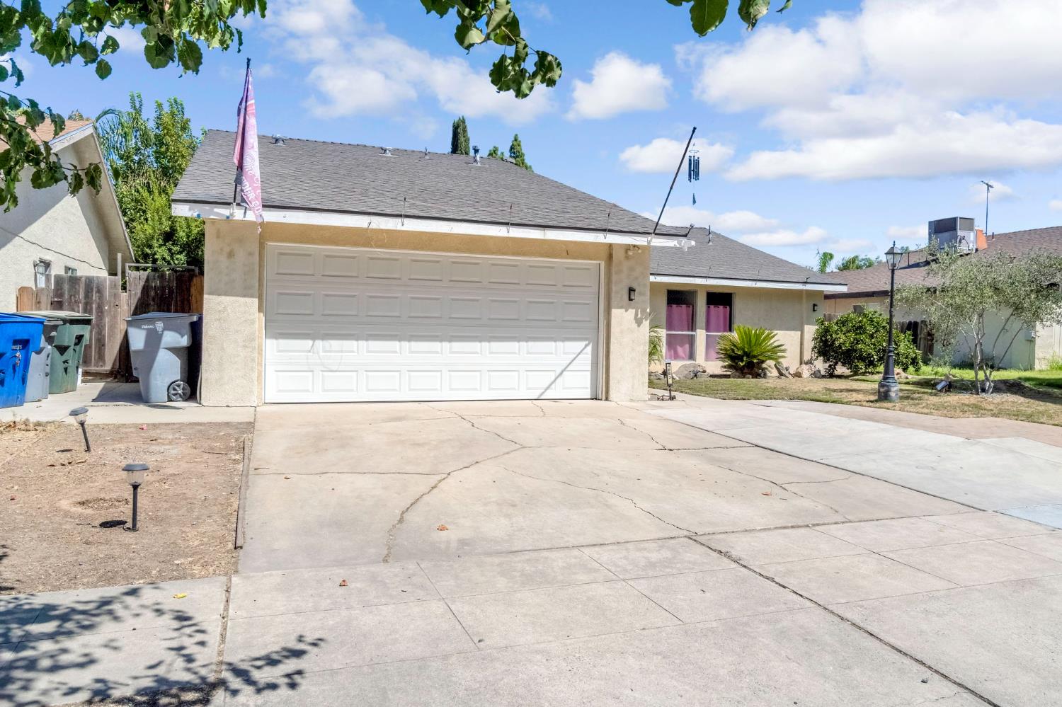4883 E Geary St, Fresno, CA 93725