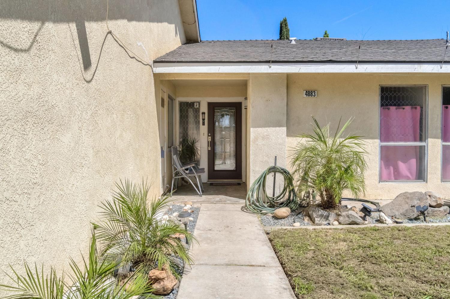 4883 E Geary St, Fresno, CA 93725