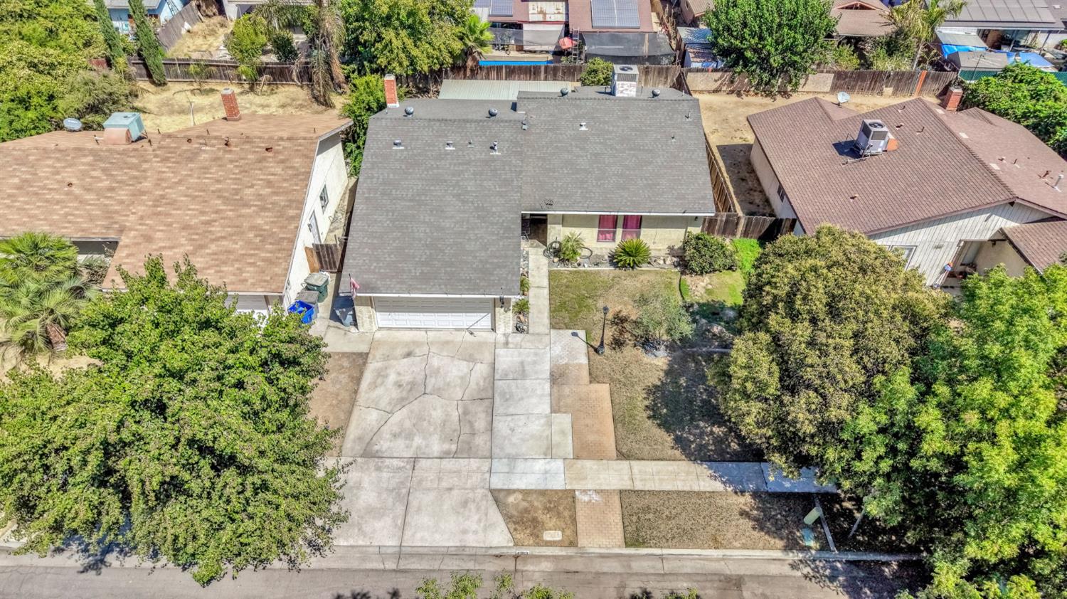 4883 E Geary St, Fresno, CA 93725