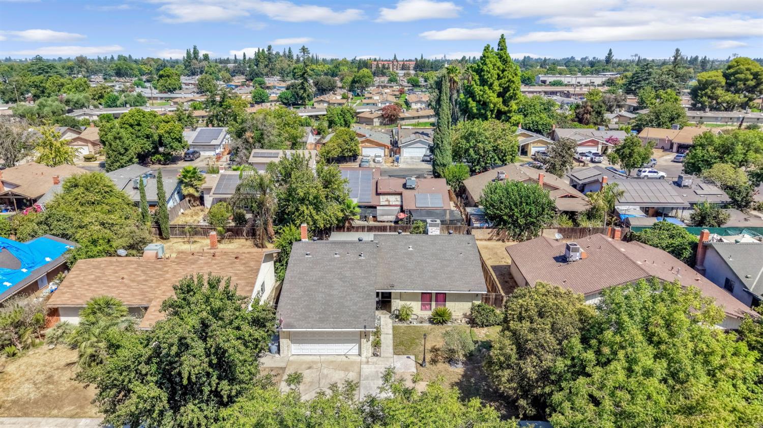 4883 E Geary St, Fresno, CA 93725