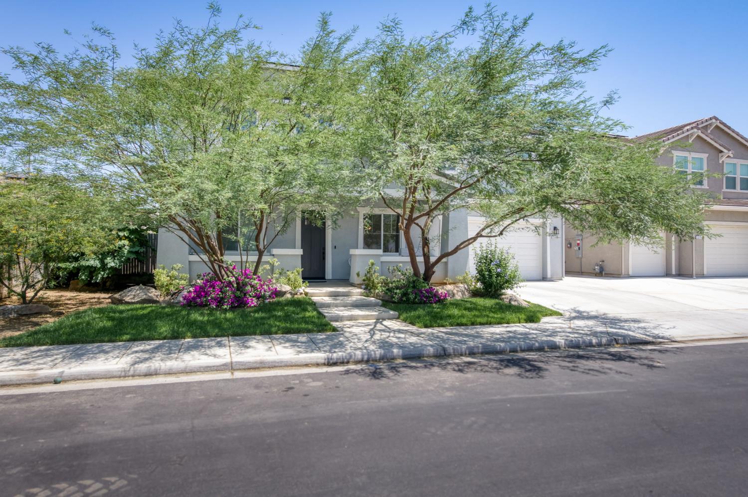 2288 N Bliss Ave, Fresno, CA 93727
