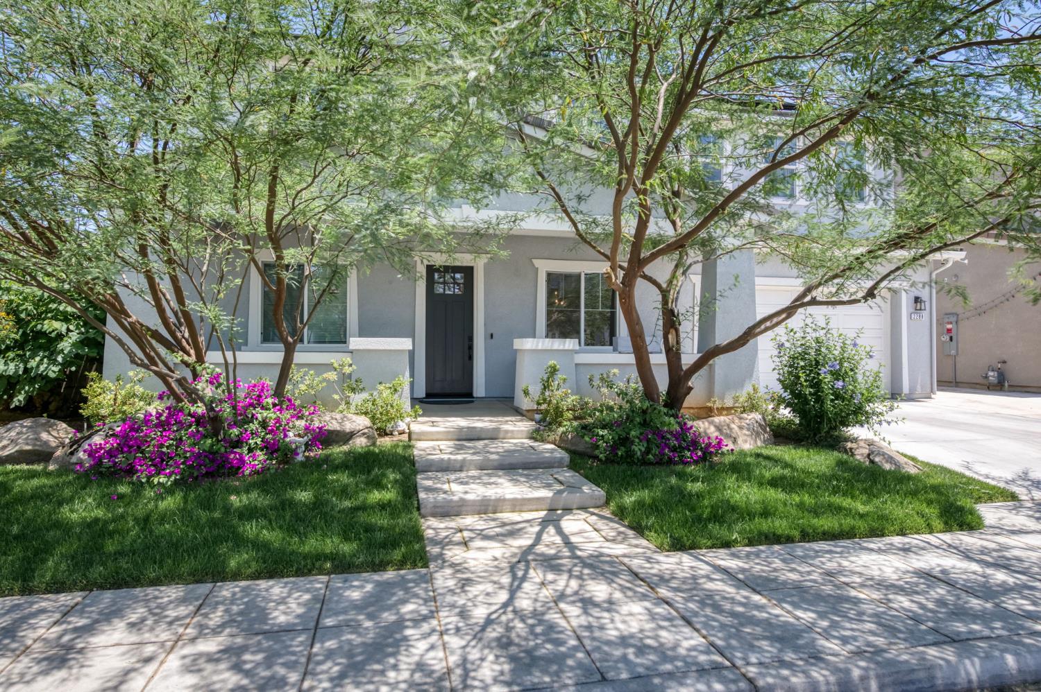 2288 N Bliss Ave, Fresno, CA 93727