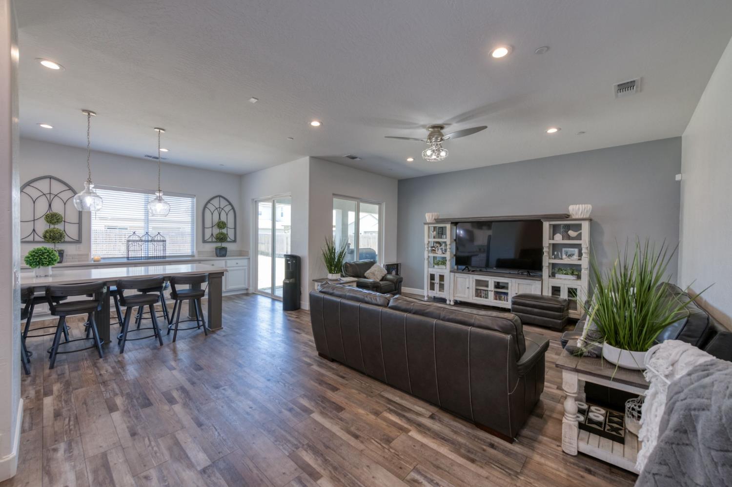 2288 N Bliss Ave, Fresno, CA 93727