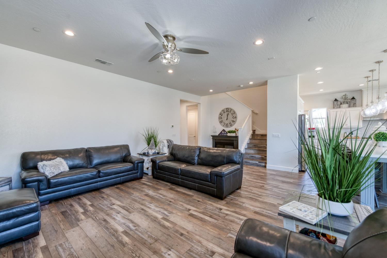 2288 N Bliss Ave, Fresno, CA 93727