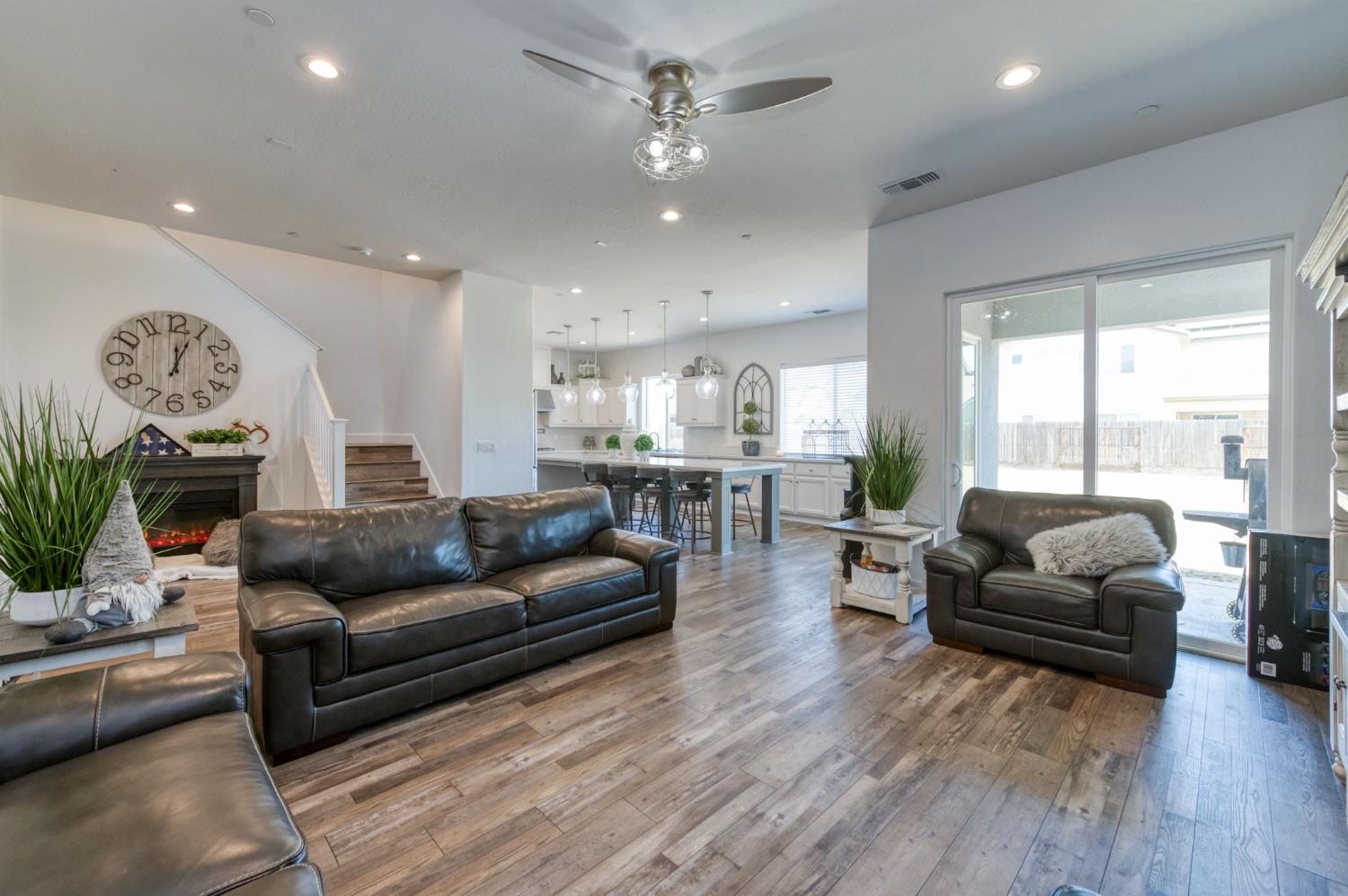 2288 N Bliss Ave, Fresno, CA 93727