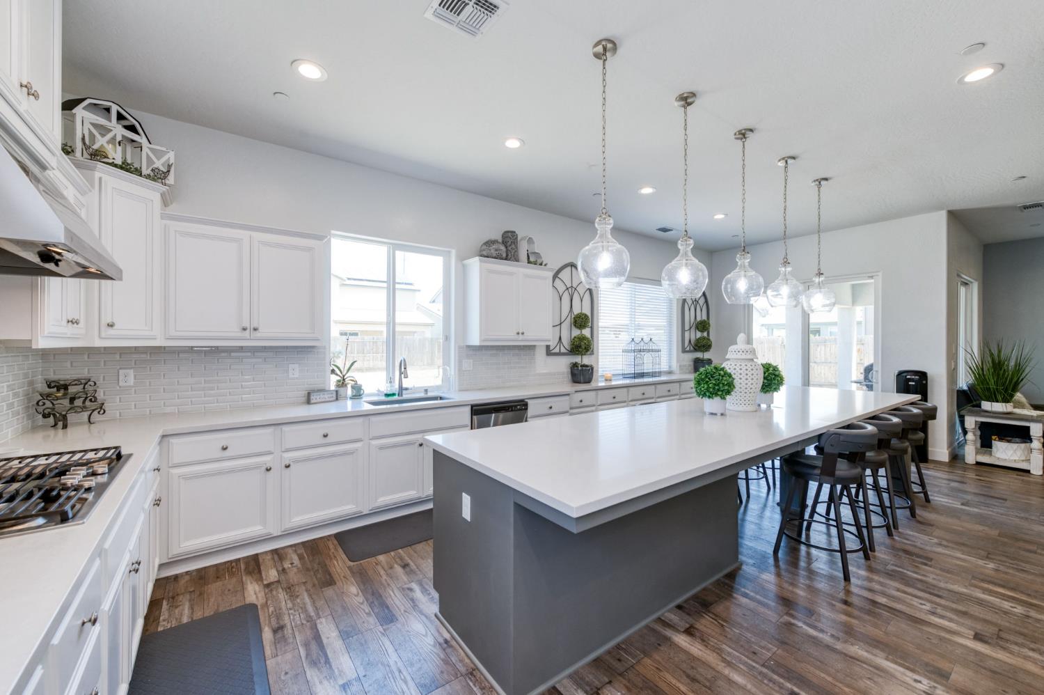 2288 N Bliss Ave, Fresno, CA 93727