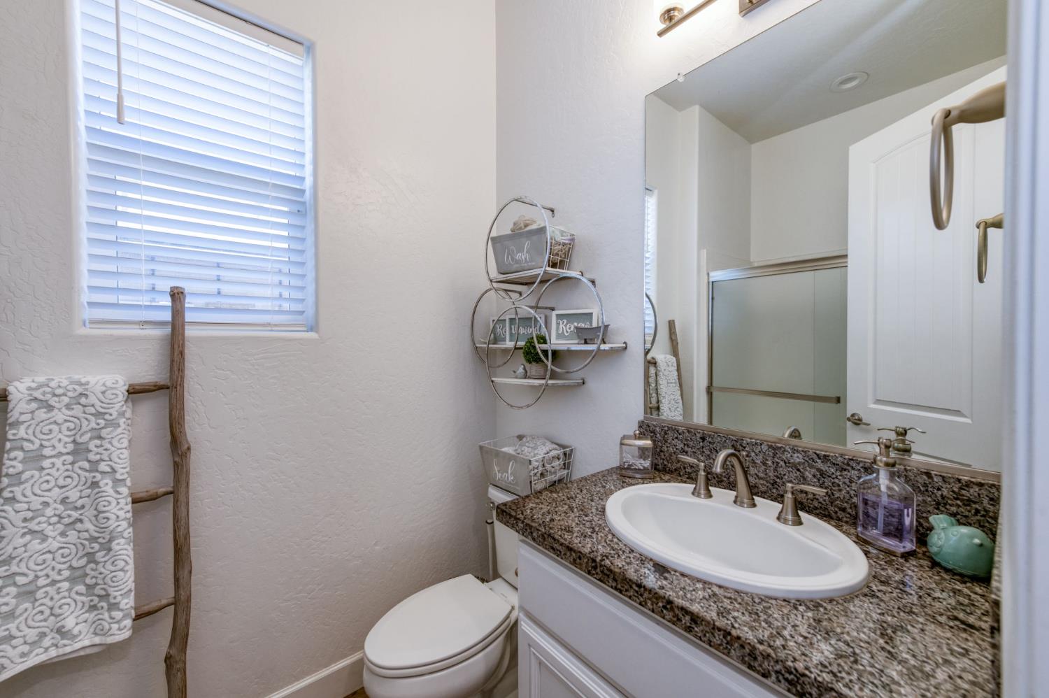 2288 N Bliss Ave, Fresno, CA 93727