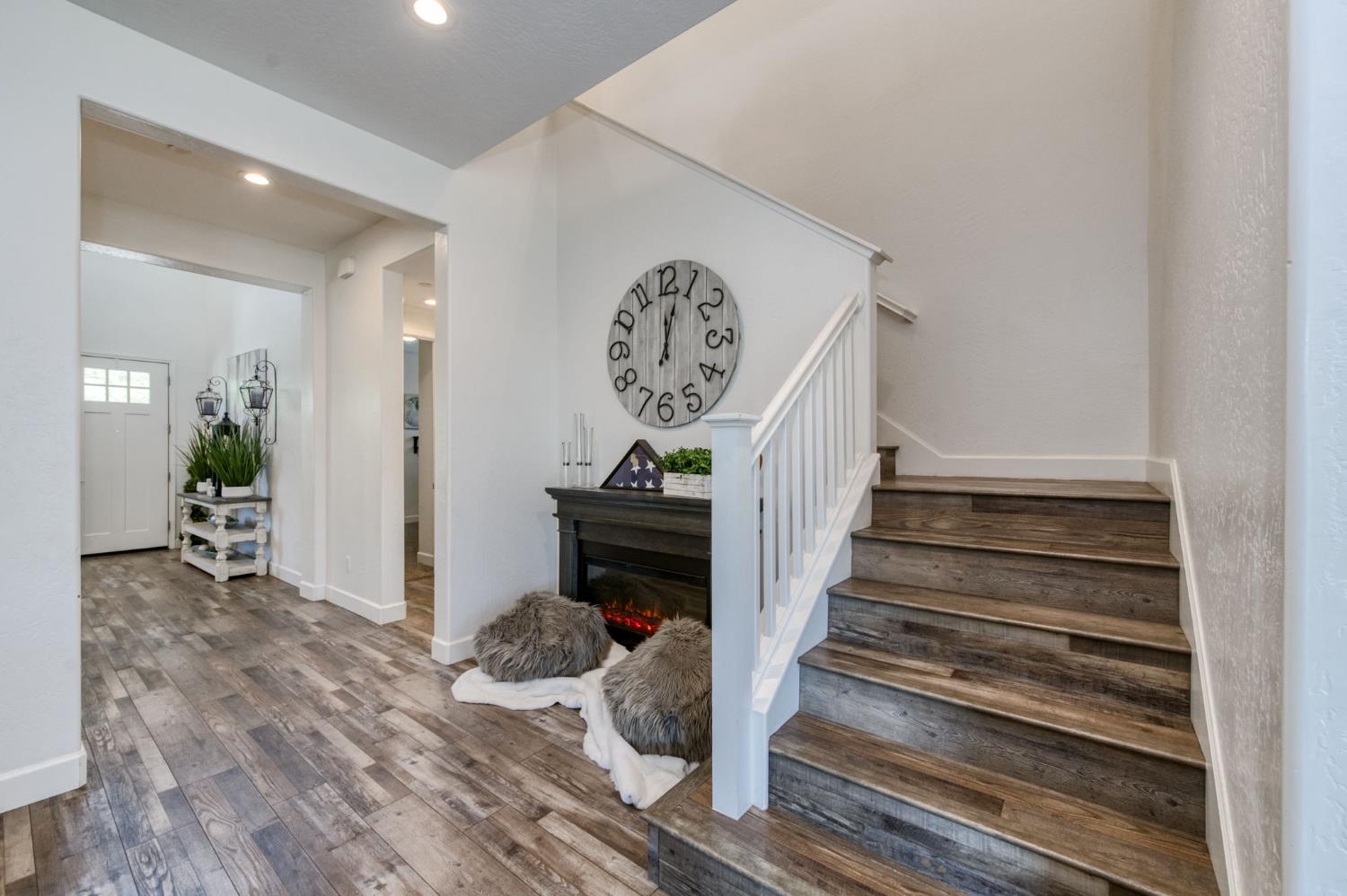 2288 N Bliss Ave, Fresno, CA 93727
