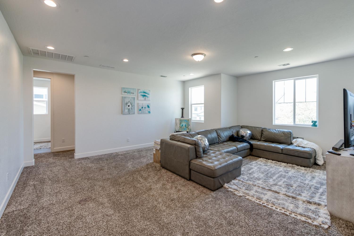 2288 N Bliss Ave, Fresno, CA 93727