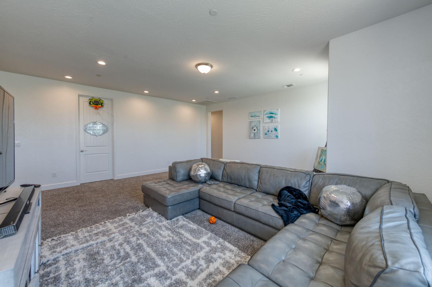 2288 N Bliss Ave, Fresno, CA 93727