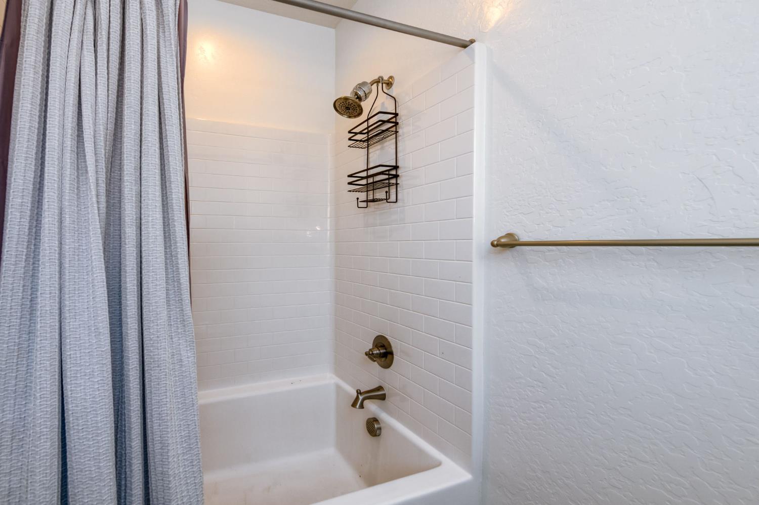 2288 N Bliss Ave, Fresno, CA 93727