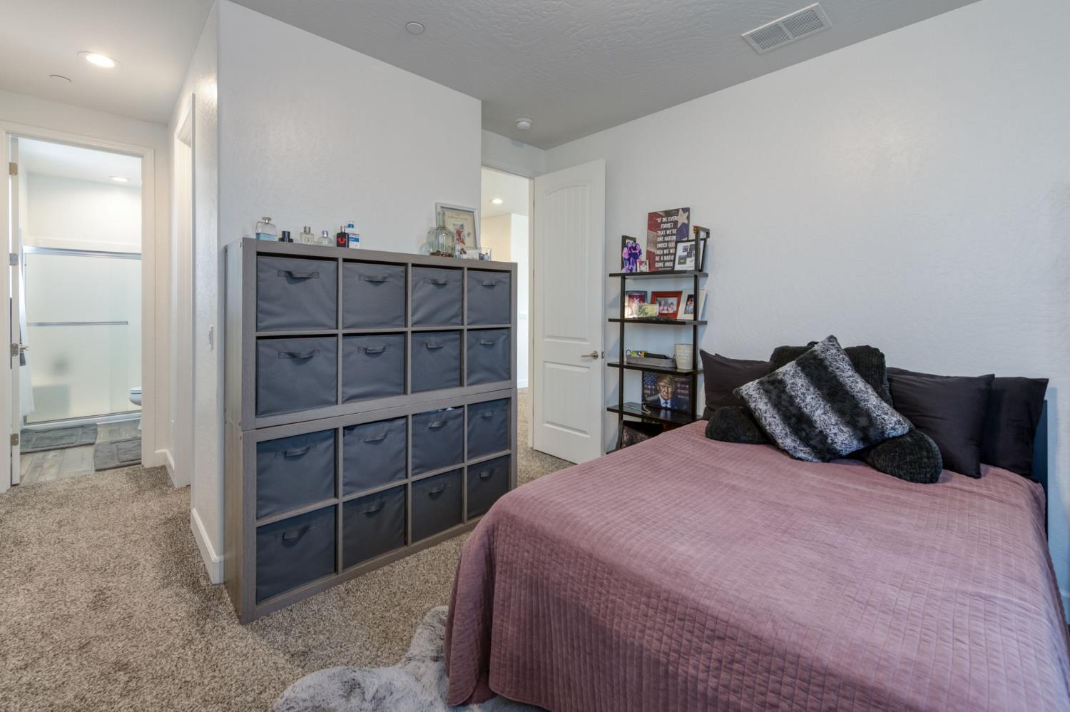 2288 N Bliss Ave, Fresno, CA 93727