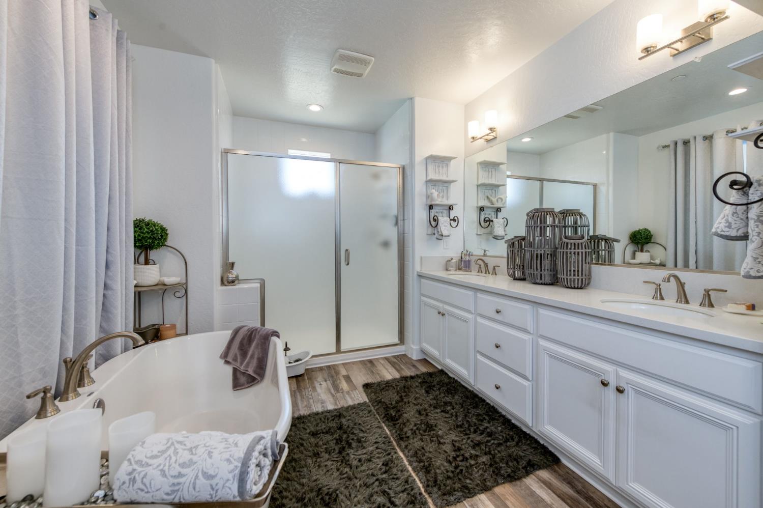 2288 N Bliss Ave, Fresno, CA 93727