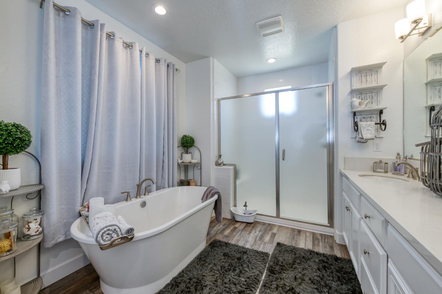 2288 N Bliss Ave, Fresno, CA 93727