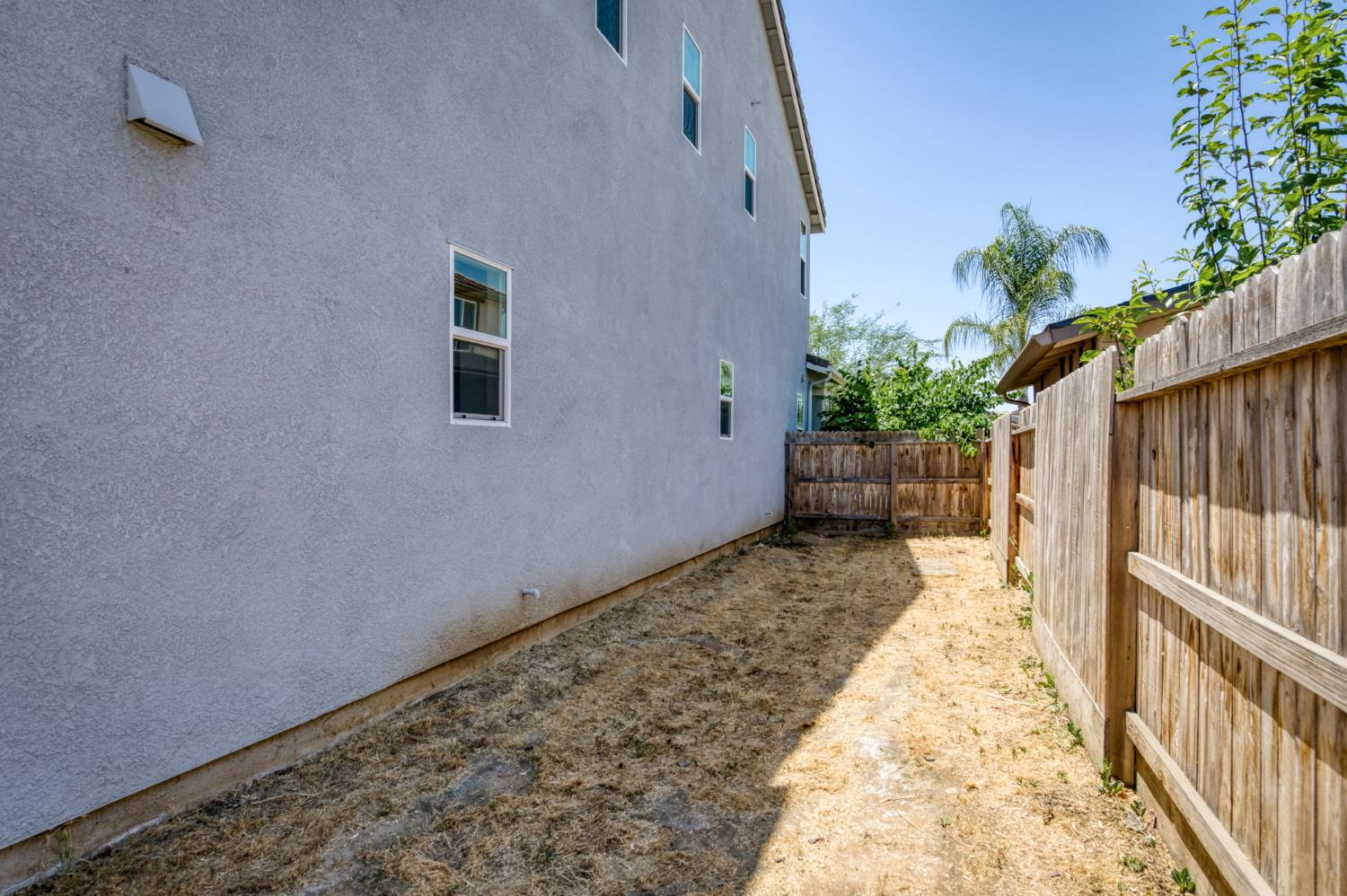 2288 N Bliss Ave, Fresno, CA 93727