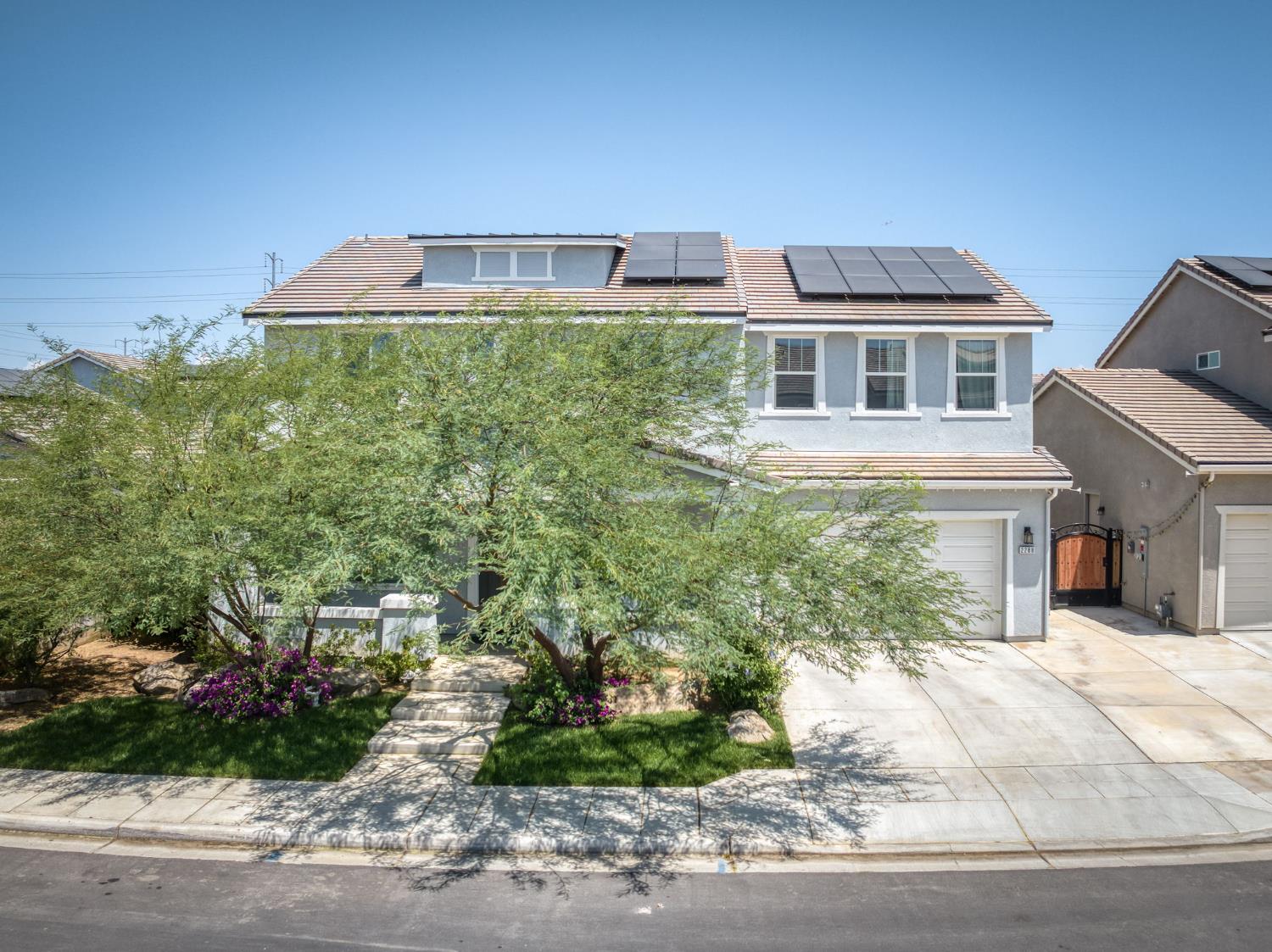 2288 N Bliss Ave, Fresno, CA 93727