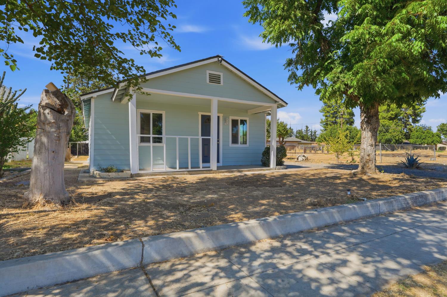 2534 W Garland Ave, Fresno, CA 93705