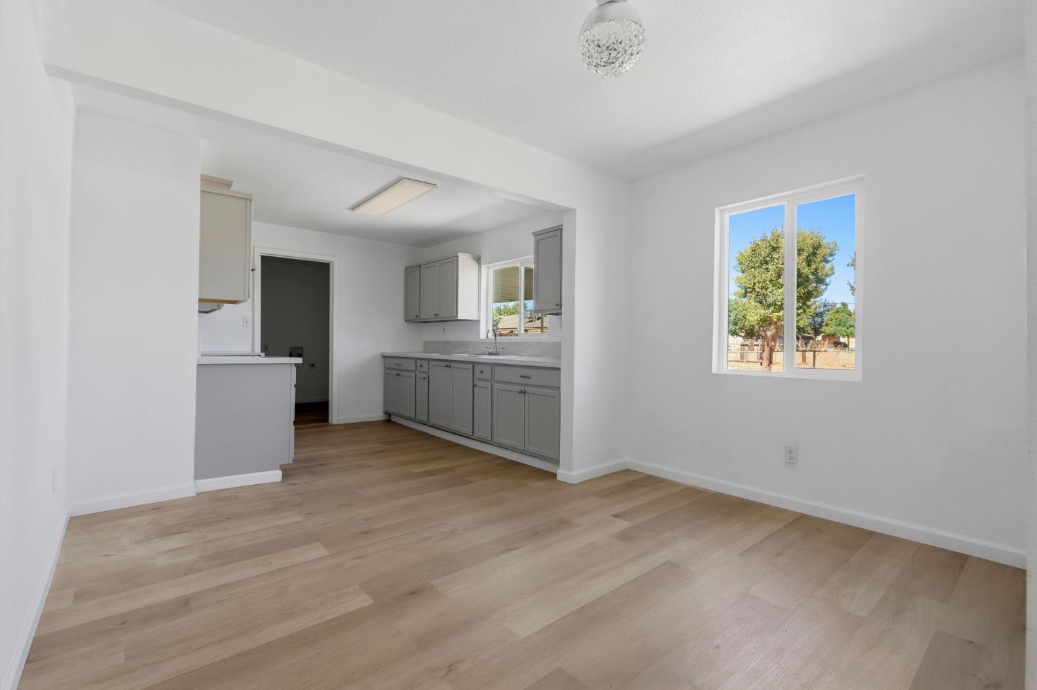 2534 W Garland Ave, Fresno, CA 93705