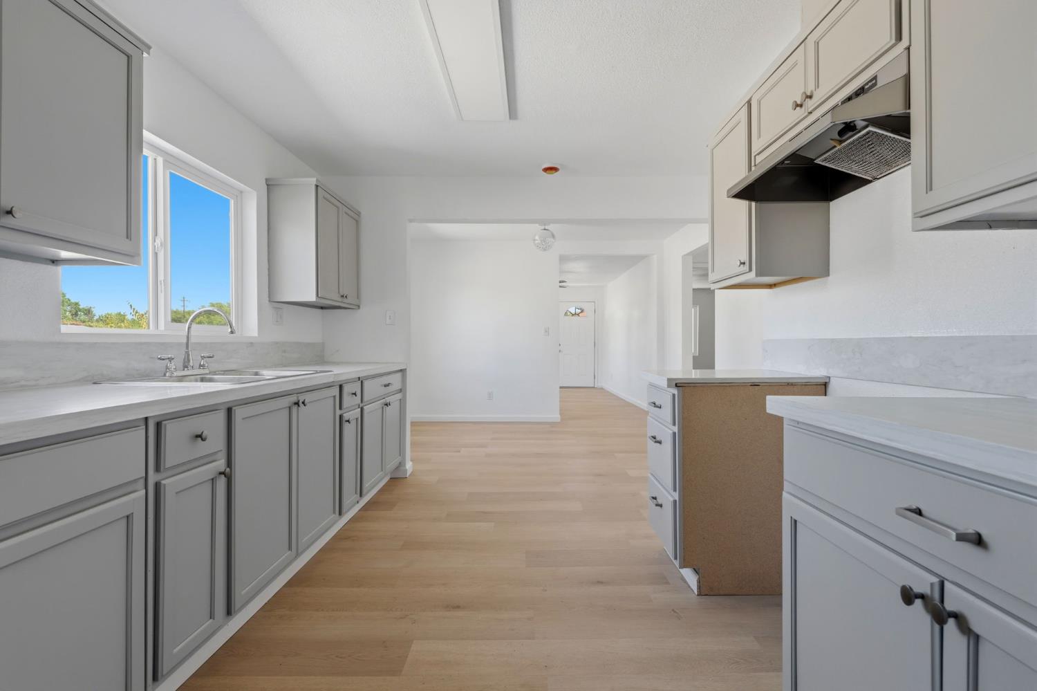 2534 W Garland Ave, Fresno, CA 93705
