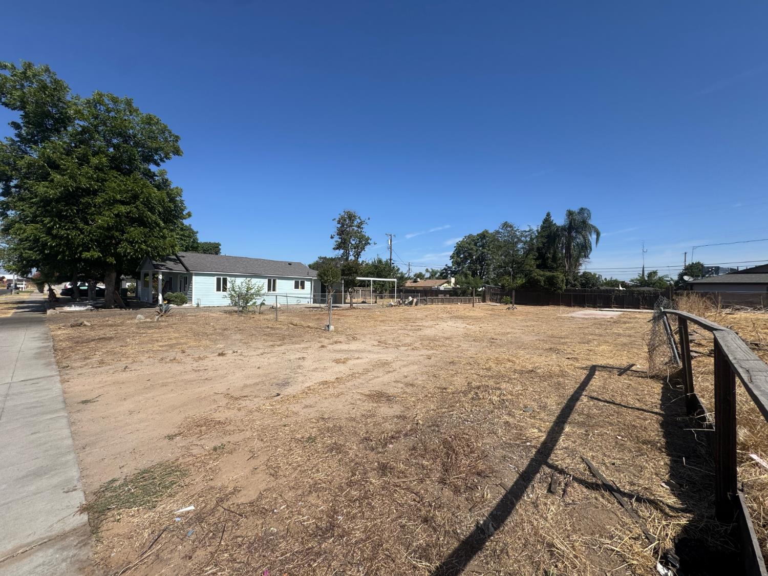 2534 W Garland Ave, Fresno, CA 93705