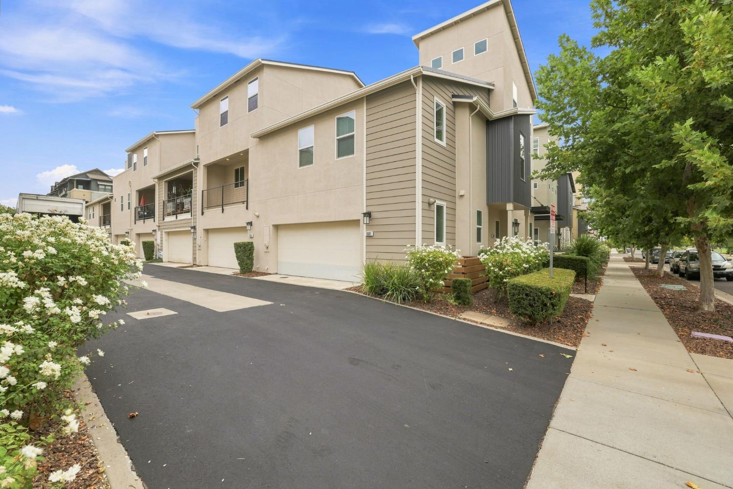 1681 Heirloom St, Davis, CA 95616
