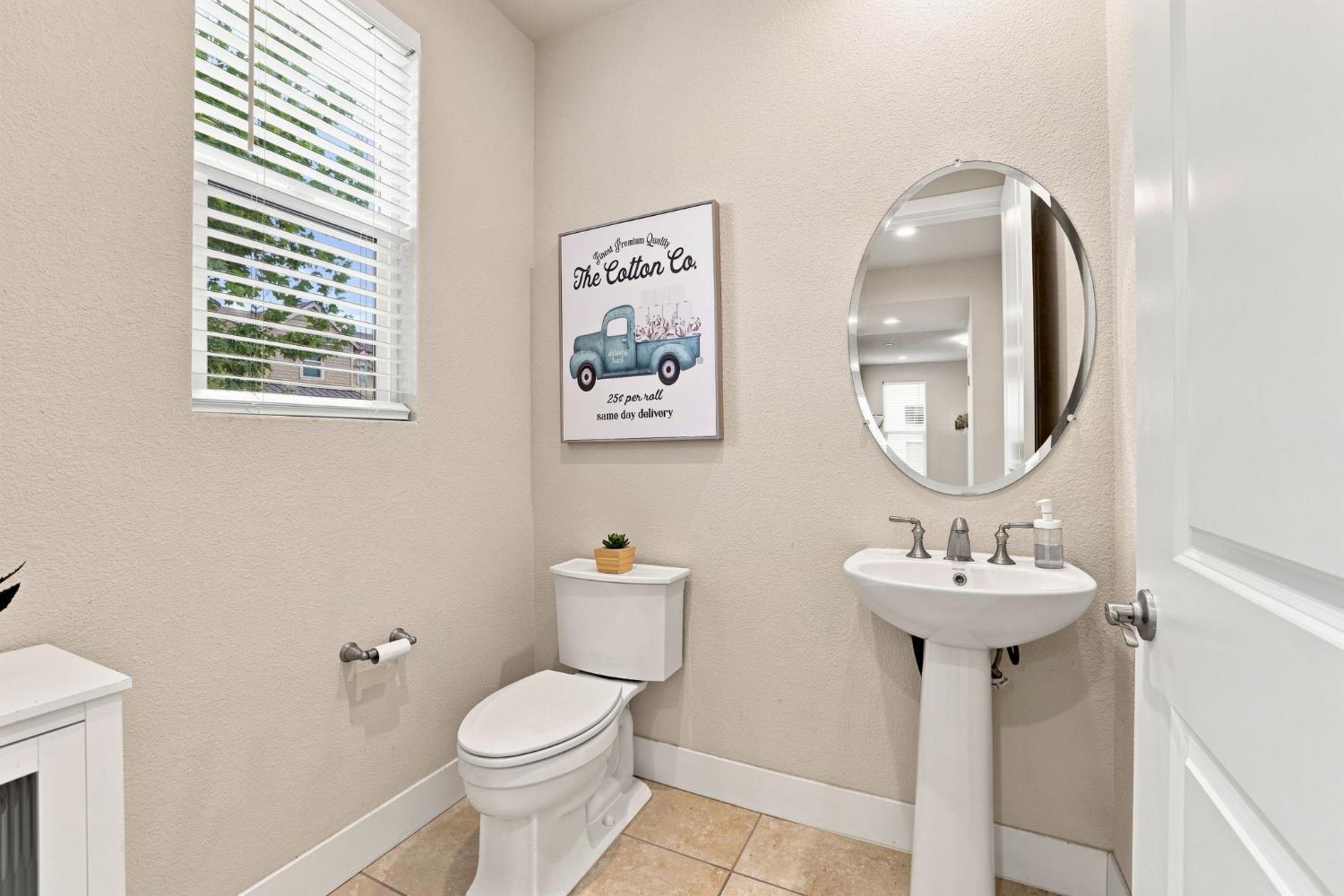 1681 Heirloom St, Davis, CA 95616