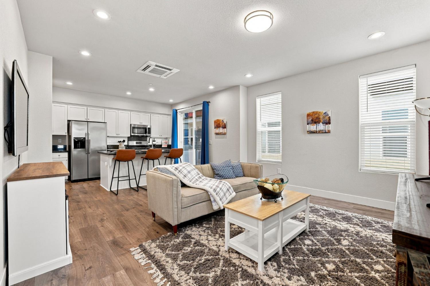 1681 Heirloom St, Davis, CA 95616