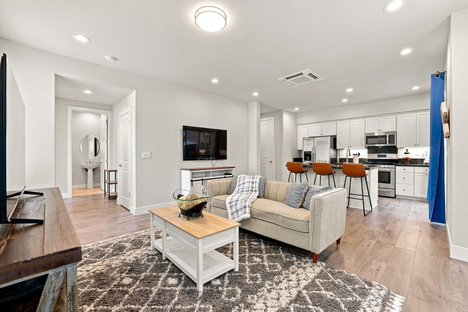 1681 Heirloom St, Davis, CA 95616