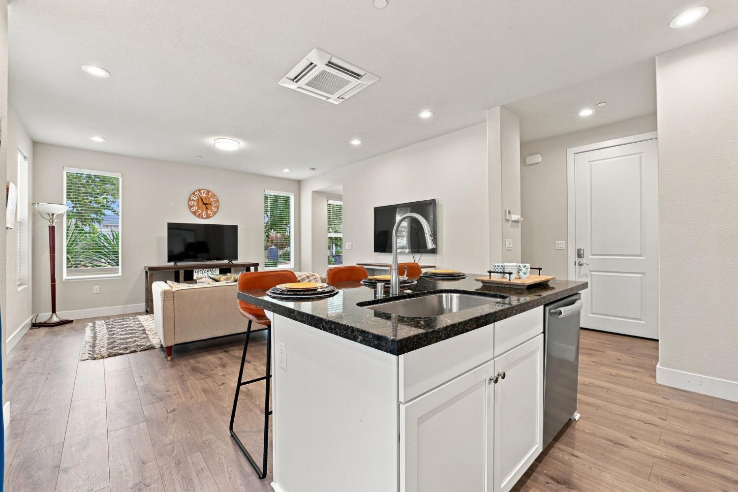 1681 Heirloom St, Davis, CA 95616