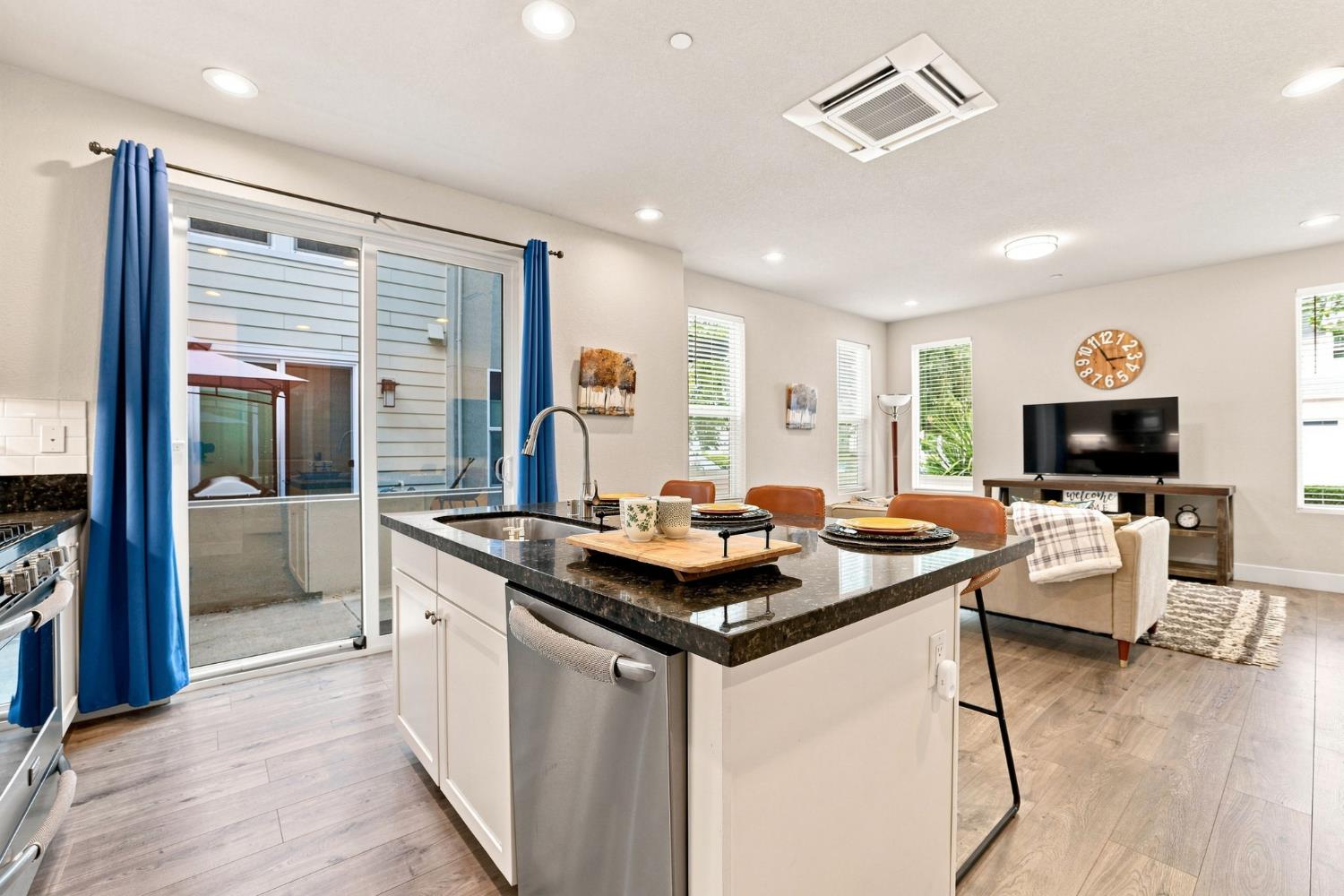 1681 Heirloom St, Davis, CA 95616