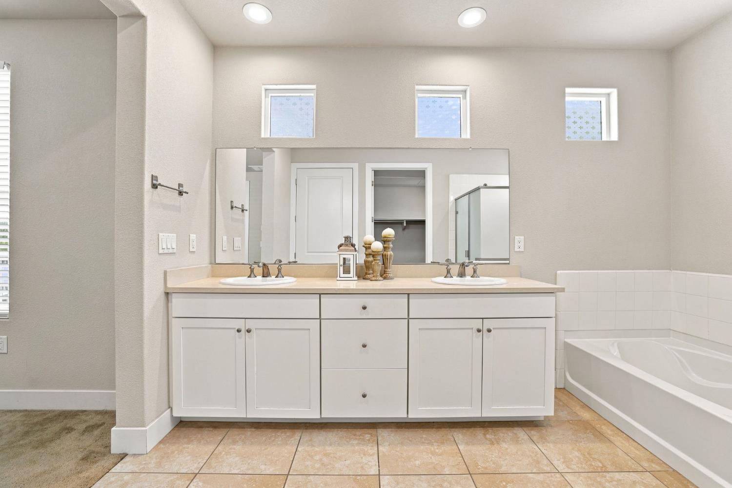 1681 Heirloom St, Davis, CA 95616