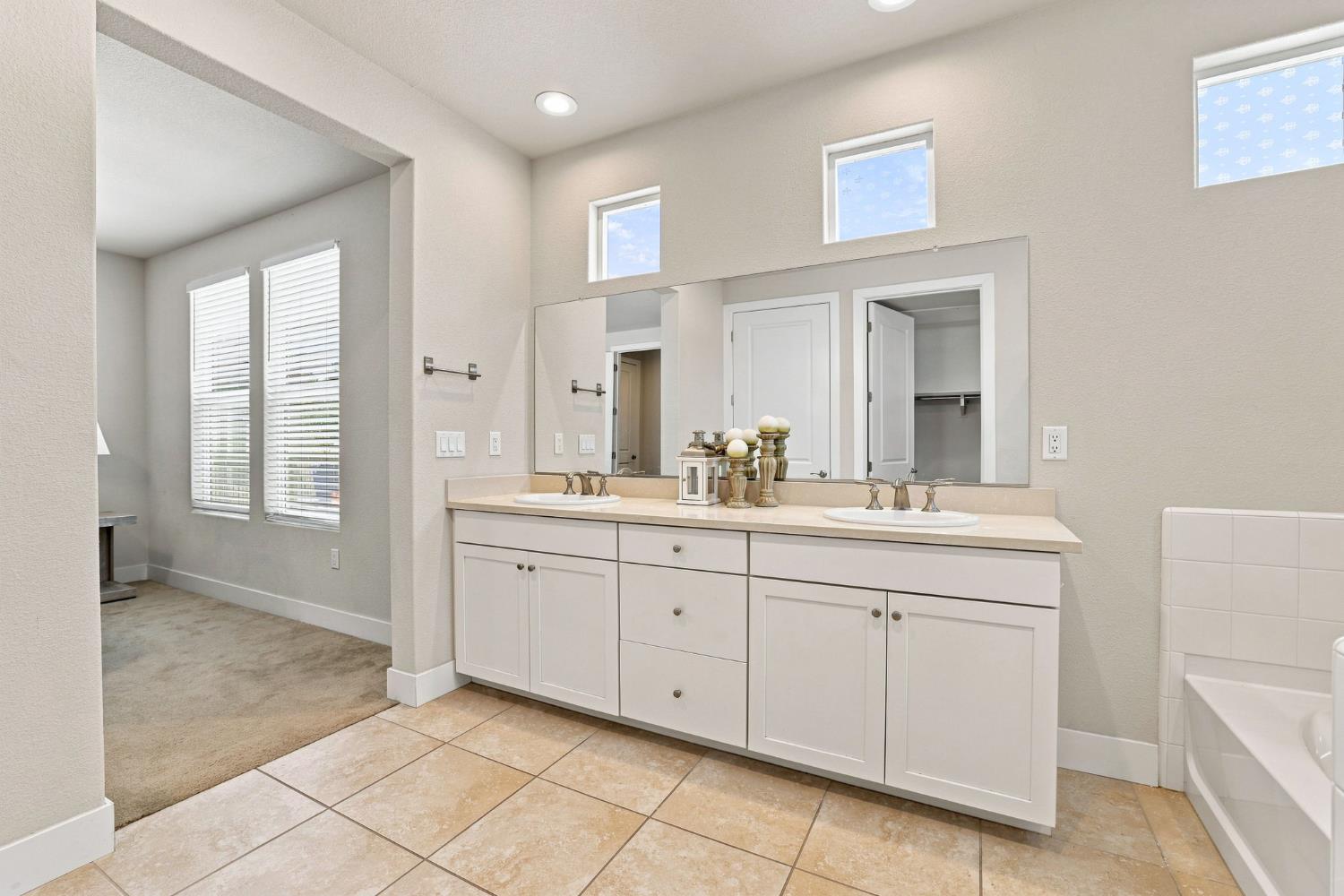 1681 Heirloom St, Davis, CA 95616