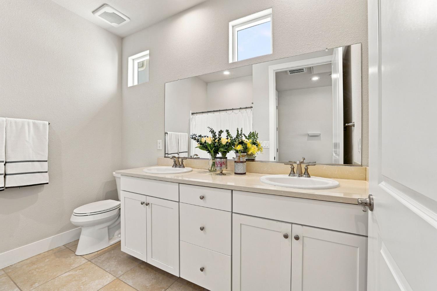 1681 Heirloom St, Davis, CA 95616
