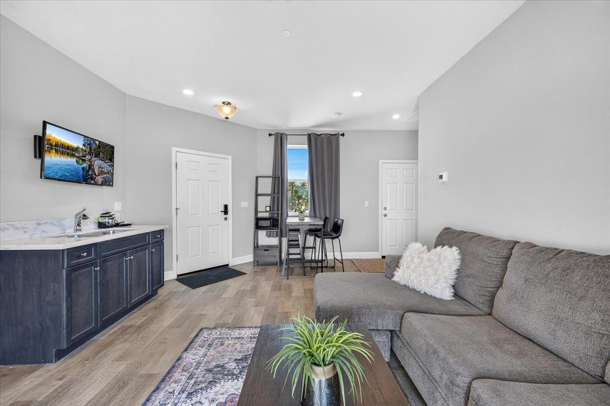 15856 N Friant Rd, Friant, CA 93626