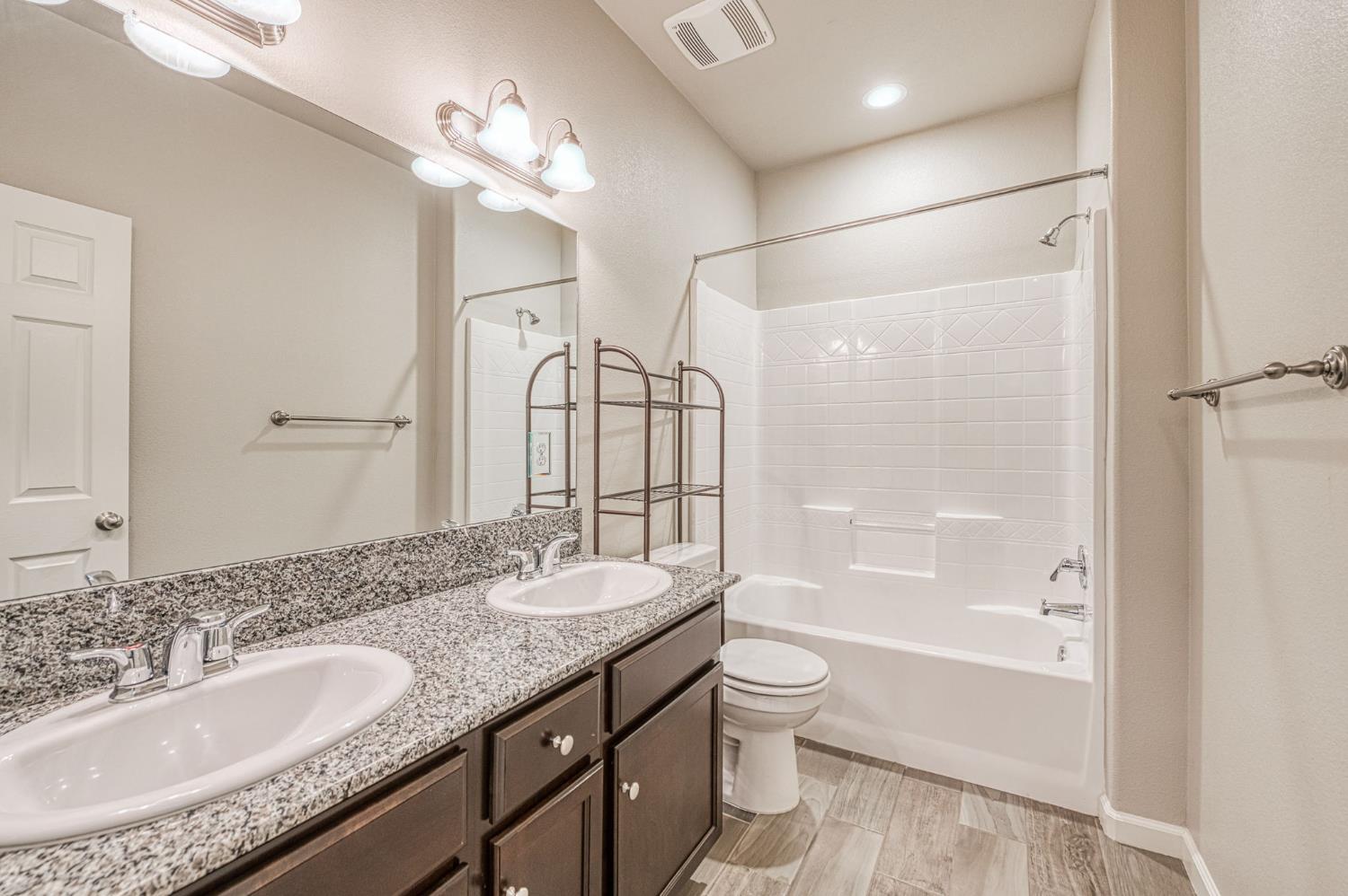 3830 Saginaw Ave, Clovis, CA 93619