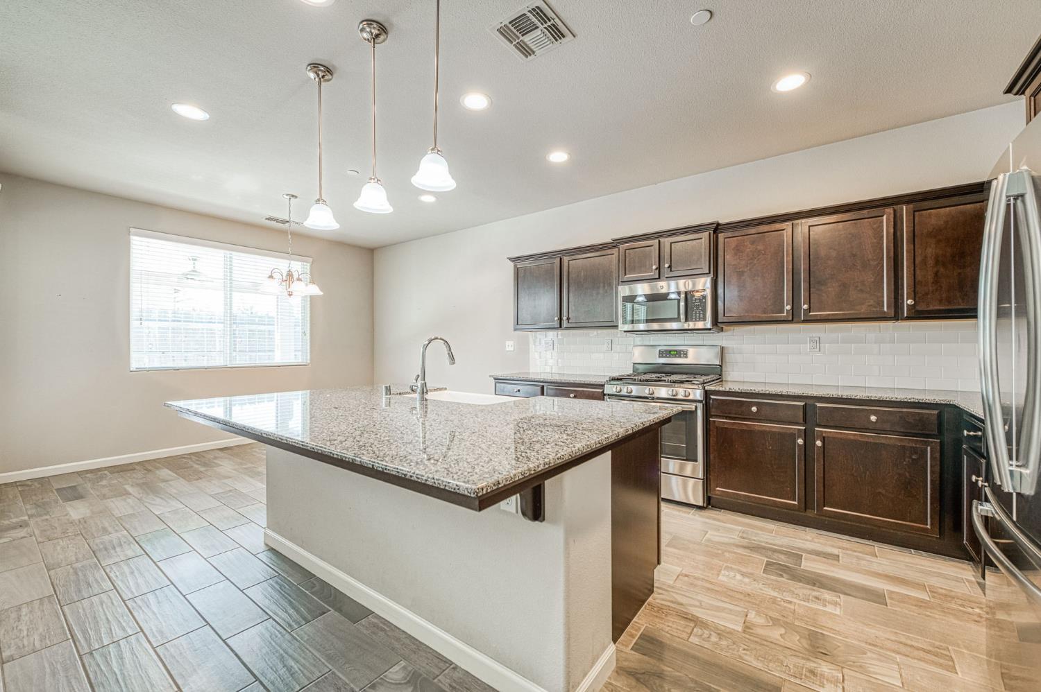 3830 Saginaw Ave, Clovis, CA 93619