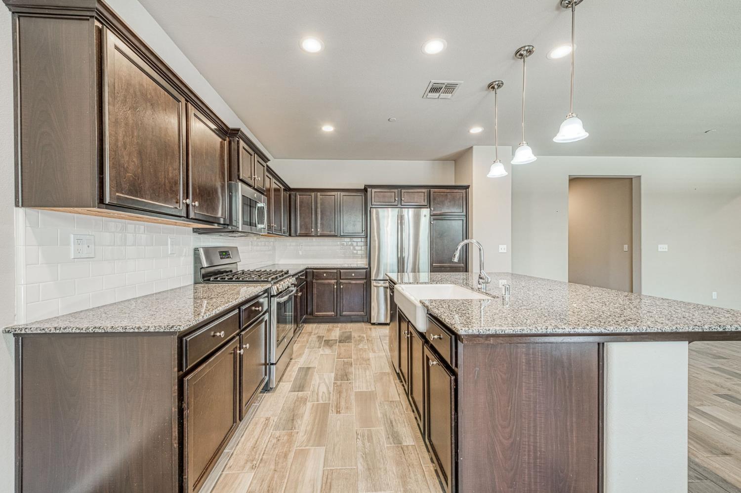 3830 Saginaw Ave, Clovis, CA 93619